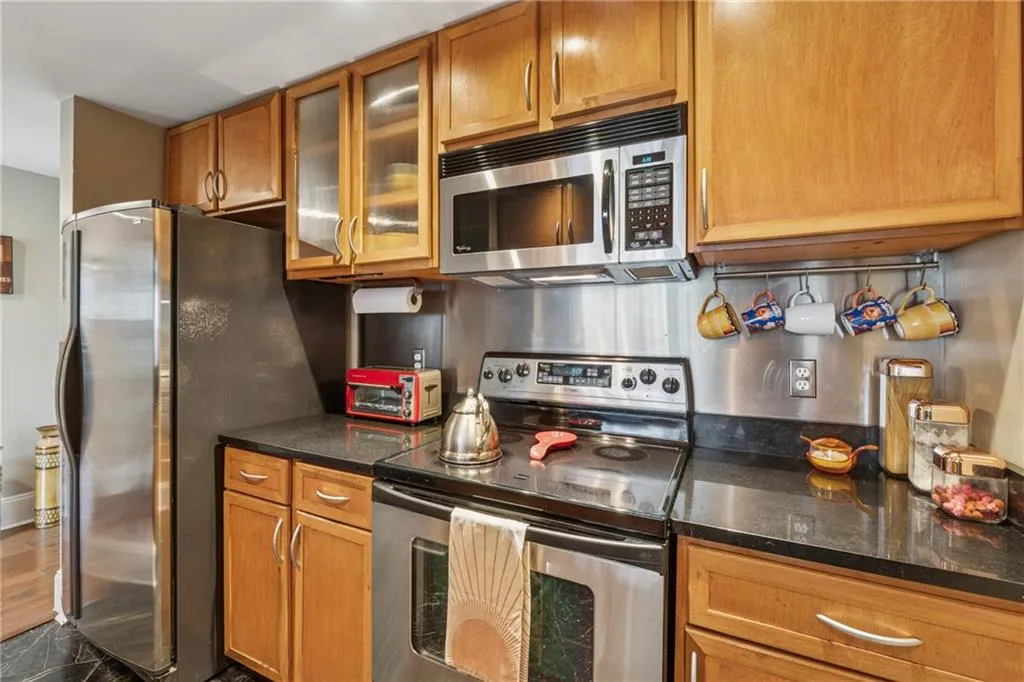 3481 Lakeside Drive Ne Unit 1103, Atlanta, Georgia 30326, 2 Bedrooms Bedrooms, ,2 BathroomsBathrooms,Residential,For Sale,3481 Lakeside Drive Ne Unit 1103,7580238