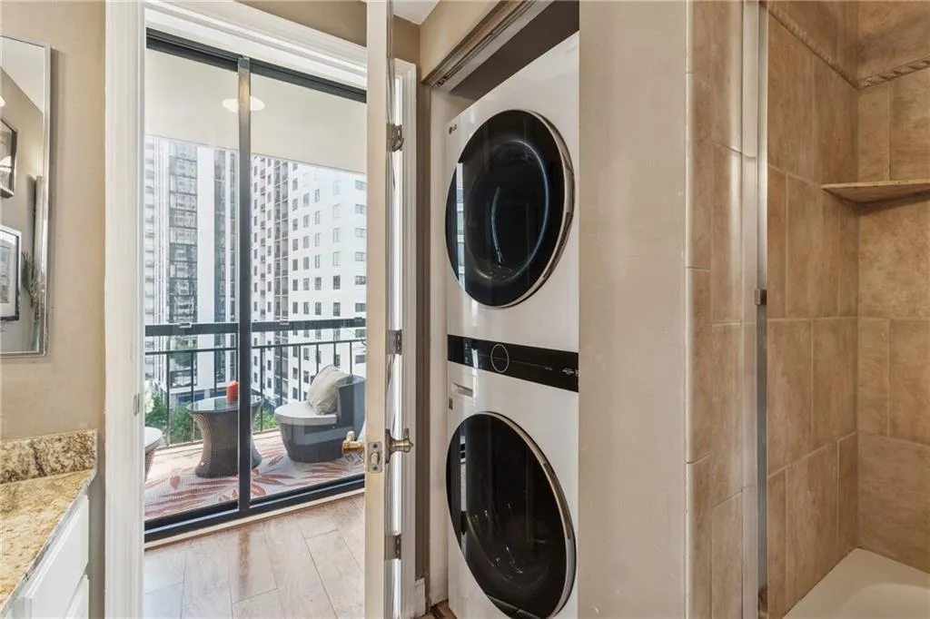 3481 Lakeside Drive Ne Unit 1103, Atlanta, Georgia 30326, 2 Bedrooms Bedrooms, ,2 BathroomsBathrooms,Residential,For Sale,3481 Lakeside Drive Ne Unit 1103,7580238