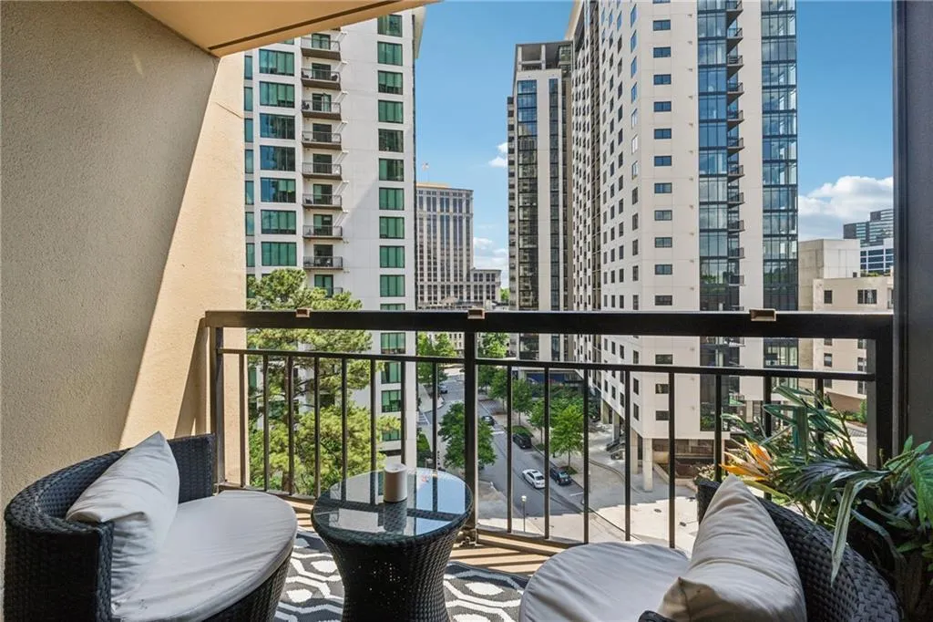 3481 Lakeside Drive Ne Unit 1103, Atlanta, Georgia 30326, 2 Bedrooms Bedrooms, ,2 BathroomsBathrooms,Residential,For Sale,3481 Lakeside Drive Ne Unit 1103,7580238