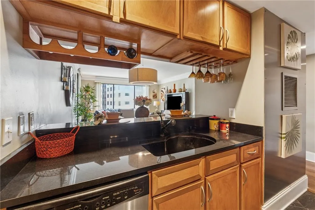 3481 Lakeside Drive Ne Unit 1103, Atlanta, Georgia 30326, 2 Bedrooms Bedrooms, ,2 BathroomsBathrooms,Residential,For Sale,3481 Lakeside Drive Ne Unit 1103,7580238