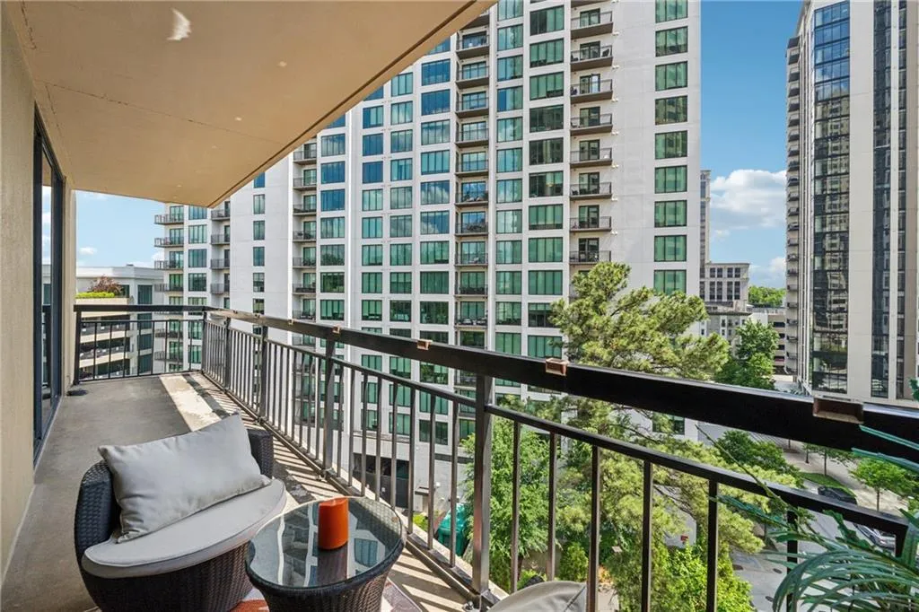 3481 Lakeside Drive Ne Unit 1103, Atlanta, Georgia 30326, 2 Bedrooms Bedrooms, ,2 BathroomsBathrooms,Residential,For Sale,3481 Lakeside Drive Ne Unit 1103,7580238