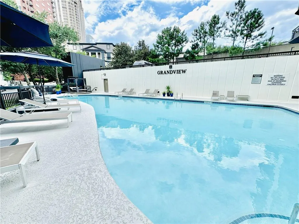 Relax and enjoy every day in the pool!
