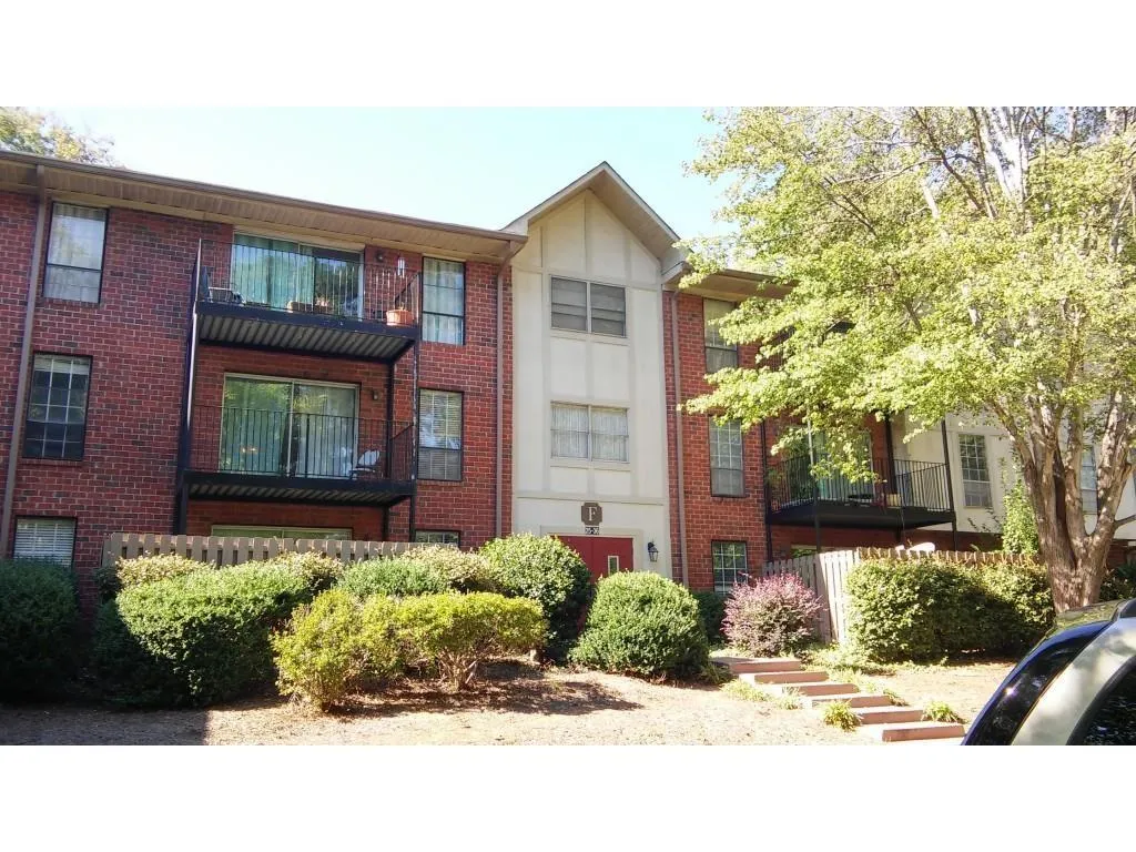6851 Roswell Road Unit F26, Sandy Springs, Georgia 30328, 2 Bedrooms Bedrooms, ,2 BathroomsBathrooms,Residential,Sold,6851 Roswell Road Unit F26,5664445