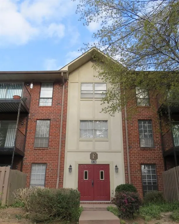 6851 Roswell Road Unit F26, Sandy Springs, Georgia 30328, 2 Bedrooms Bedrooms, ,2 BathroomsBathrooms,Residential,Sold,6851 Roswell Road Unit F26,5664445
