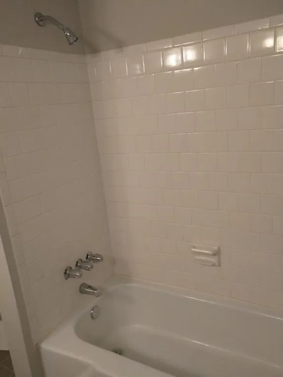 6851 Roswell Road Unit F26, Sandy Springs, Georgia 30328, 2 Bedrooms Bedrooms, ,2 BathroomsBathrooms,Residential,Sold,6851 Roswell Road Unit F26,5664445