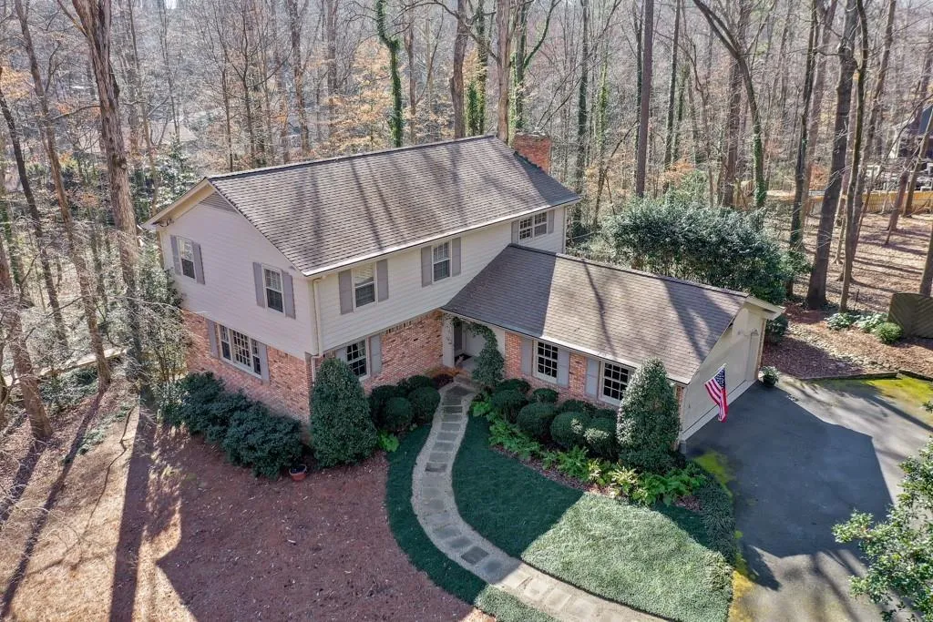 345 W Spalding Drive, Sandy Springs, Georgia 30328, 4 Bedrooms Bedrooms, ,2 BathroomsBathrooms,Residential,Sold,345 W Spalding Drive,6994643