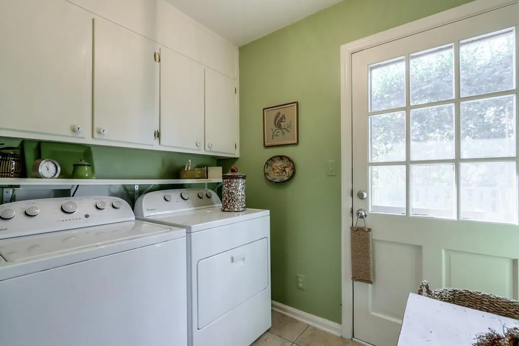 345 W Spalding Drive, Sandy Springs, Georgia 30328, 4 Bedrooms Bedrooms, ,2 BathroomsBathrooms,Residential,Sold,345 W Spalding Drive,6994643