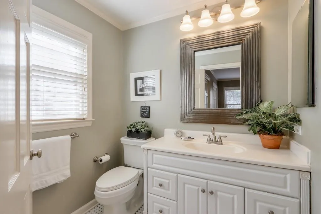 345 W Spalding Drive, Sandy Springs, Georgia 30328, 4 Bedrooms Bedrooms, ,2 BathroomsBathrooms,Residential,Sold,345 W Spalding Drive,6994643