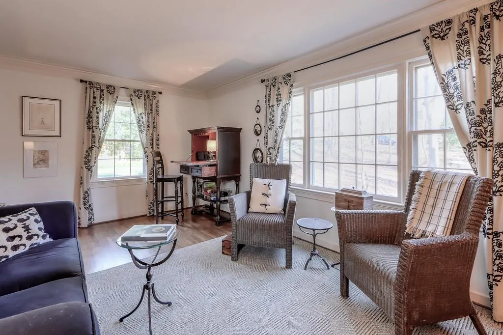 345 W Spalding Drive, Sandy Springs, Georgia 30328, 4 Bedrooms Bedrooms, ,2 BathroomsBathrooms,Residential,Sold,345 W Spalding Drive,6994643