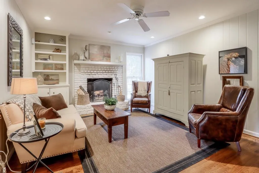 345 W Spalding Drive, Sandy Springs, Georgia 30328, 4 Bedrooms Bedrooms, ,2 BathroomsBathrooms,Residential,Sold,345 W Spalding Drive,6994643