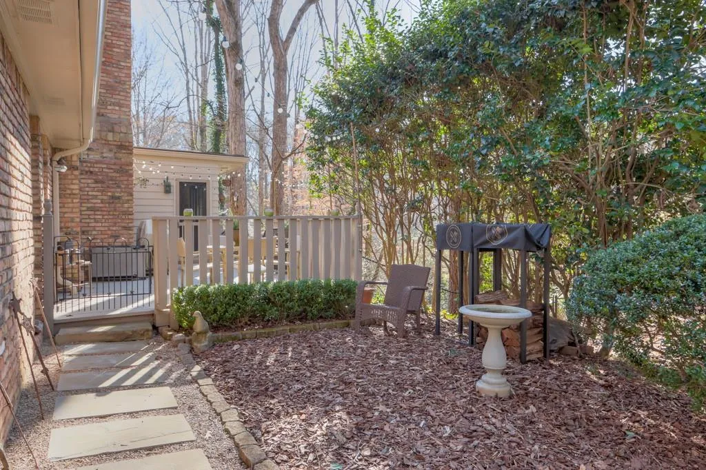 345 W Spalding Drive, Sandy Springs, Georgia 30328, 4 Bedrooms Bedrooms, ,2 BathroomsBathrooms,Residential,Sold,345 W Spalding Drive,6994643