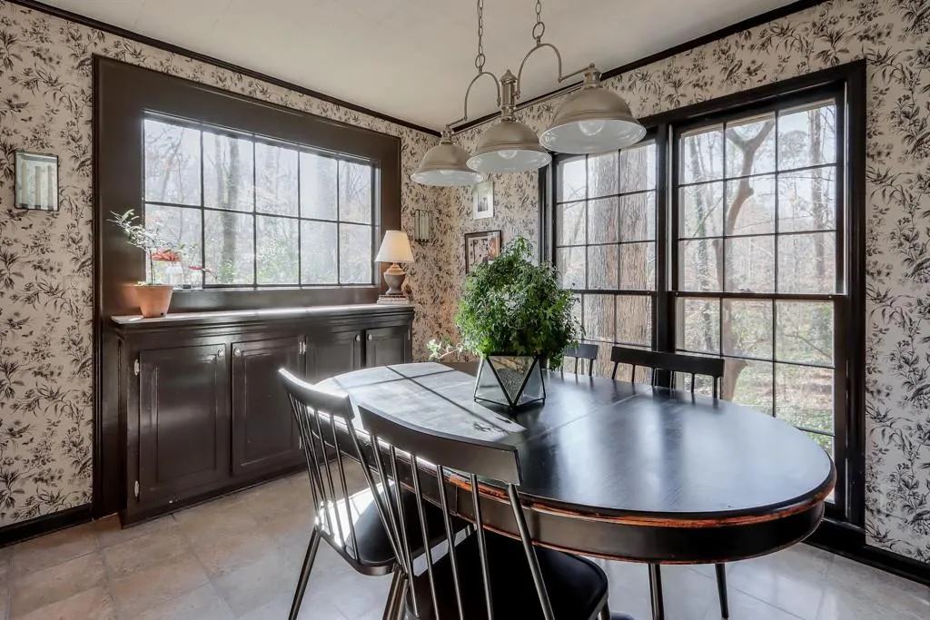 345 W Spalding Drive, Sandy Springs, Georgia 30328, 4 Bedrooms Bedrooms, ,2 BathroomsBathrooms,Residential,Sold,345 W Spalding Drive,6994643