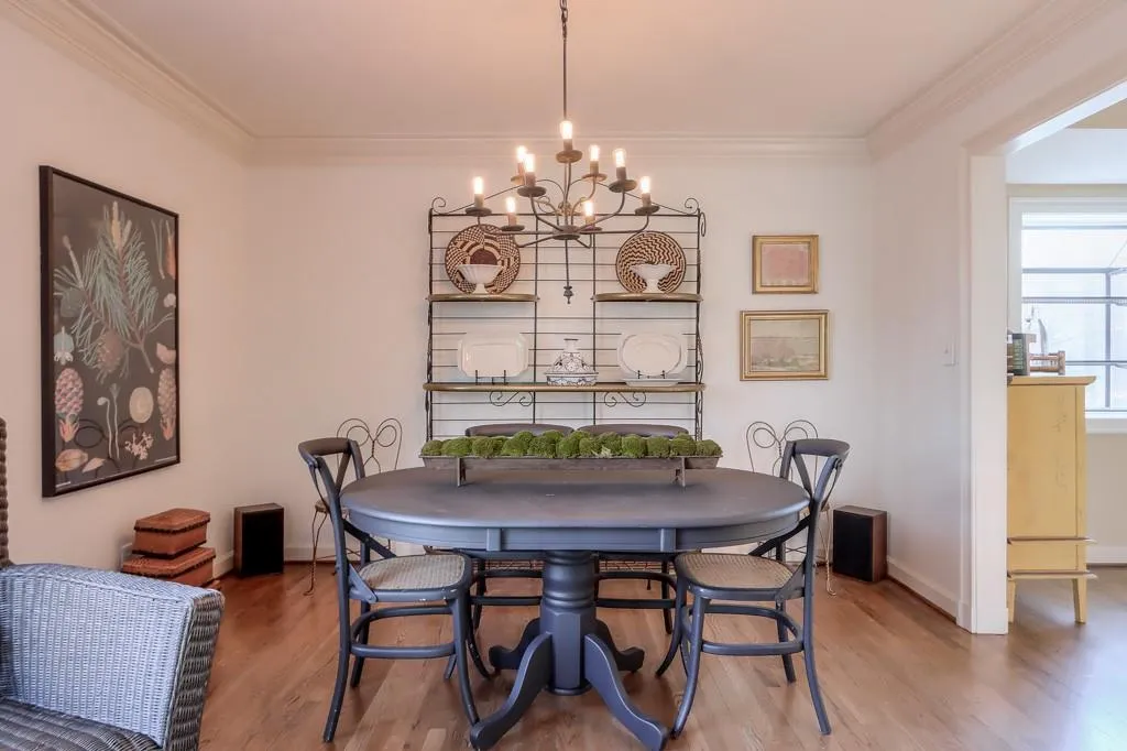 345 W Spalding Drive, Sandy Springs, Georgia 30328, 4 Bedrooms Bedrooms, ,2 BathroomsBathrooms,Residential,Sold,345 W Spalding Drive,6994643