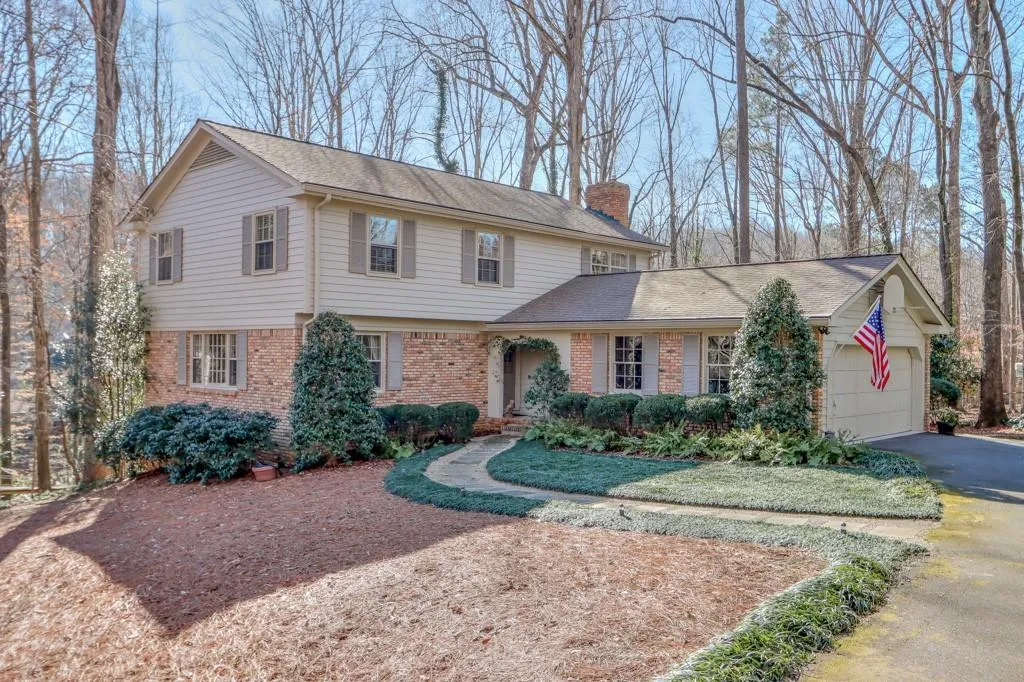 345 W Spalding Drive, Sandy Springs, Georgia 30328, 4 Bedrooms Bedrooms, ,2 BathroomsBathrooms,Residential,Sold,345 W Spalding Drive,6994643