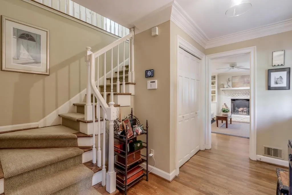 345 W Spalding Drive, Sandy Springs, Georgia 30328, 4 Bedrooms Bedrooms, ,2 BathroomsBathrooms,Residential,Sold,345 W Spalding Drive,6994643