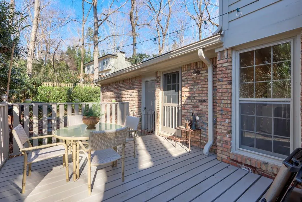 345 W Spalding Drive, Sandy Springs, Georgia 30328, 4 Bedrooms Bedrooms, ,2 BathroomsBathrooms,Residential,Sold,345 W Spalding Drive,6994643