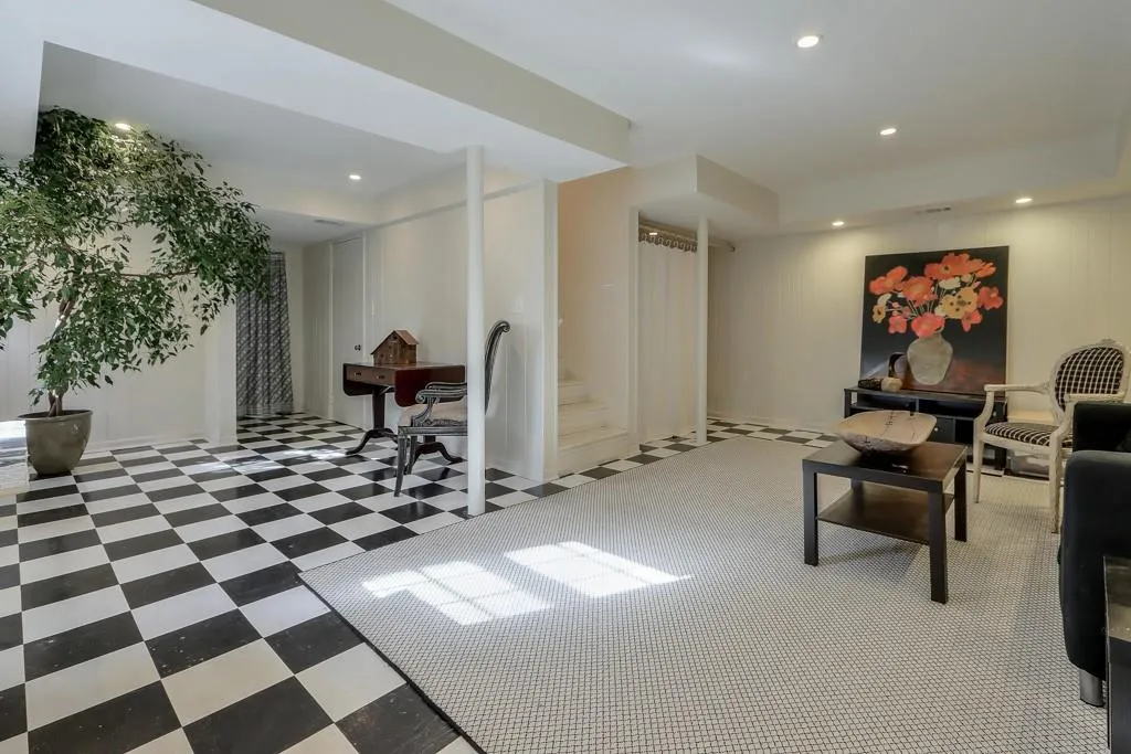 345 W Spalding Drive, Sandy Springs, Georgia 30328, 4 Bedrooms Bedrooms, ,2 BathroomsBathrooms,Residential,Sold,345 W Spalding Drive,6994643