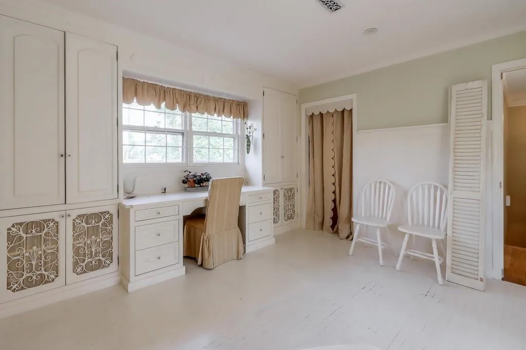 345 W Spalding Drive, Sandy Springs, Georgia 30328, 4 Bedrooms Bedrooms, ,2 BathroomsBathrooms,Residential,Sold,345 W Spalding Drive,6994643