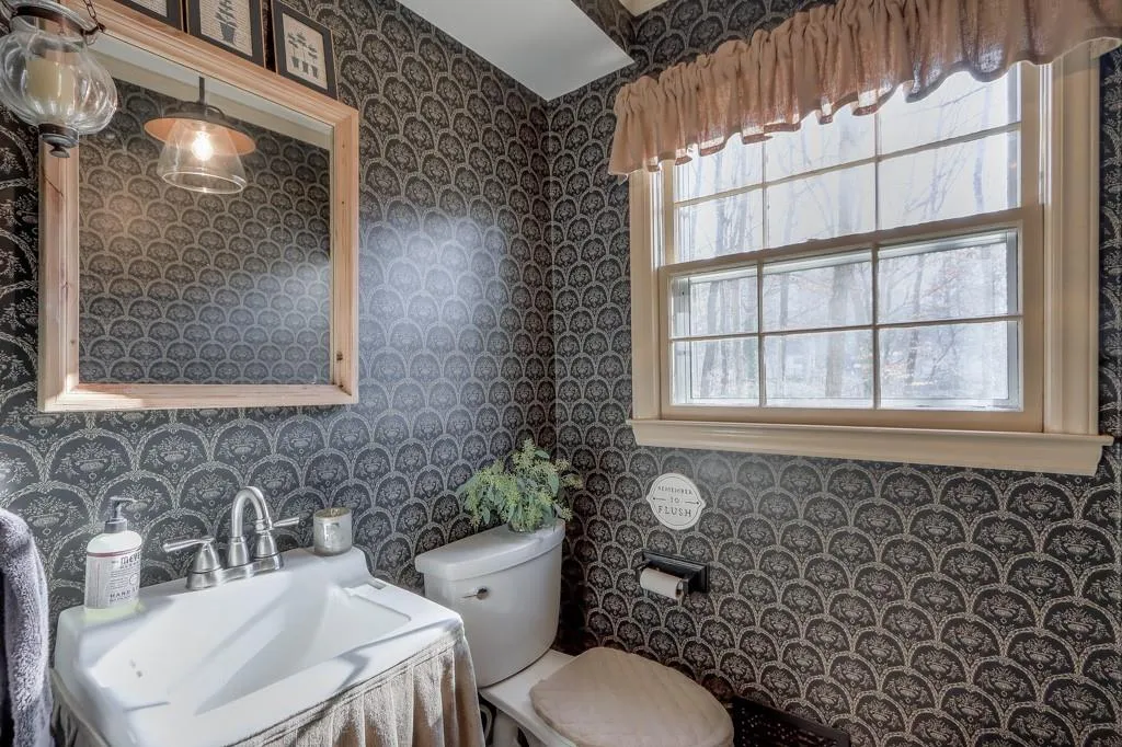 345 W Spalding Drive, Sandy Springs, Georgia 30328, 4 Bedrooms Bedrooms, ,2 BathroomsBathrooms,Residential,Sold,345 W Spalding Drive,6994643