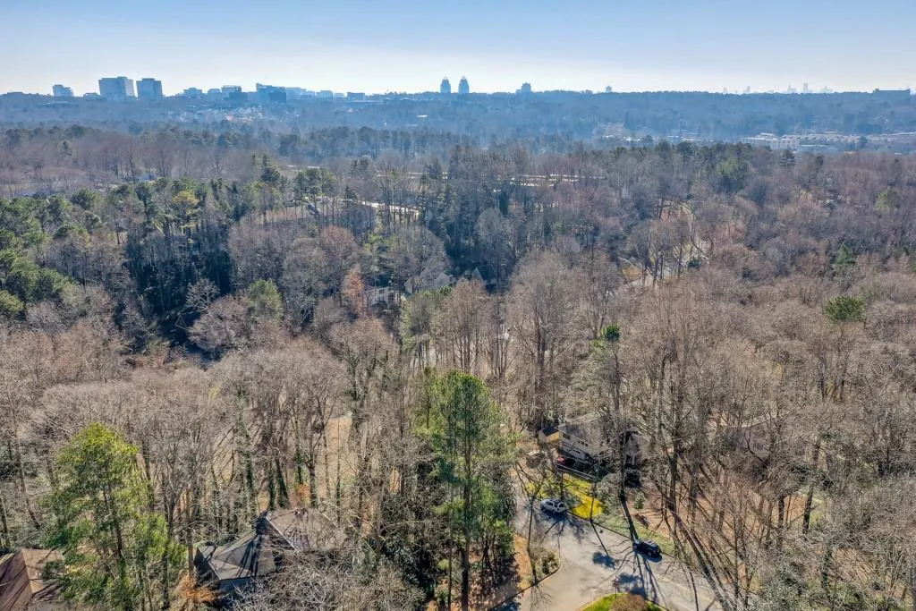 345 W Spalding Drive, Sandy Springs, Georgia 30328, 4 Bedrooms Bedrooms, ,2 BathroomsBathrooms,Residential,Sold,345 W Spalding Drive,6994643