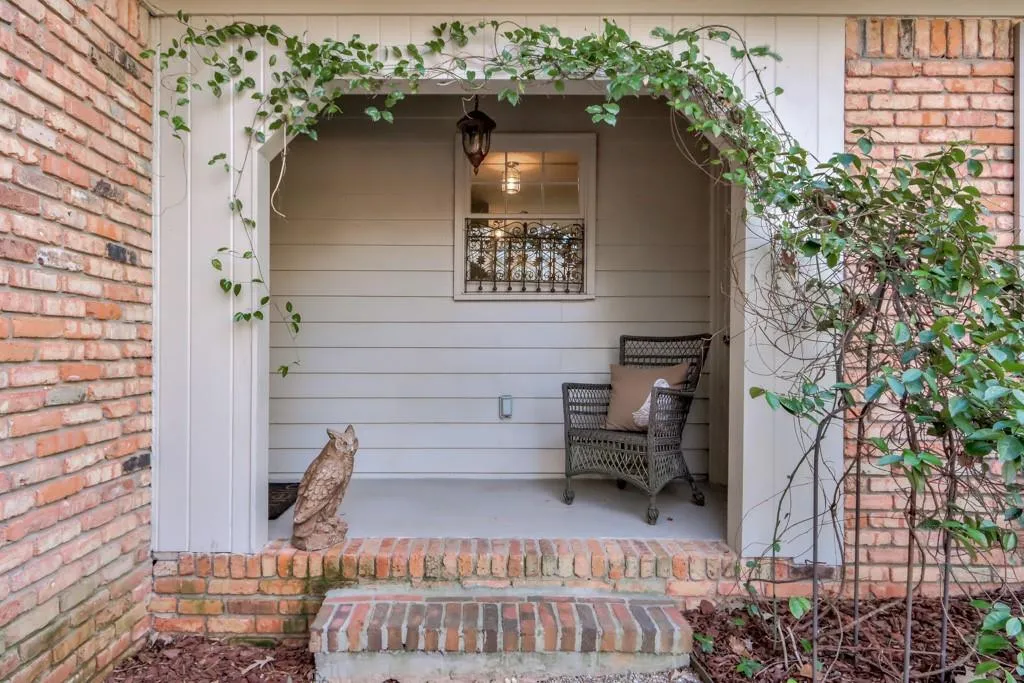 345 W Spalding Drive, Sandy Springs, Georgia 30328, 4 Bedrooms Bedrooms, ,2 BathroomsBathrooms,Residential,Sold,345 W Spalding Drive,6994643