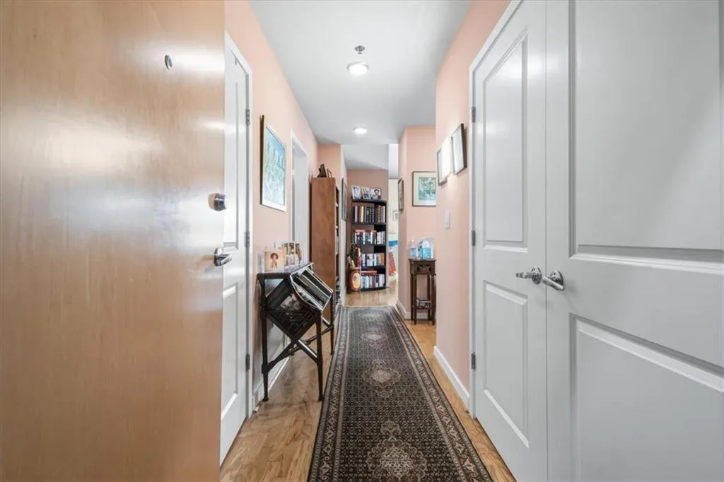 250 Pharr Road Ne Unit 213, Atlanta, Georgia 30305, 2 Bedrooms Bedrooms, 0 ,2 BathroomsBathrooms,Residential,For Sale,250 Pharr Road Ne Unit 213,7714700