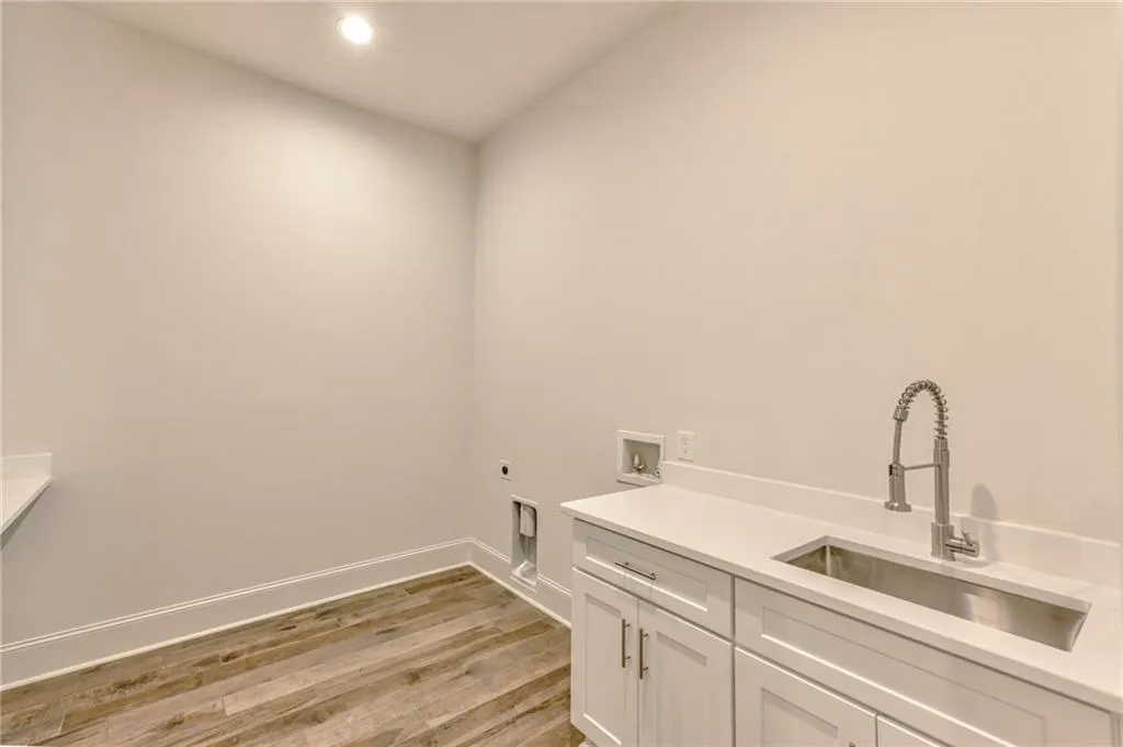 1105 Curry Drive, Sandy Springs, Georgia 30342, 7 Bedrooms Bedrooms, ,7 BathroomsBathrooms,Residential,Sold,1105 Curry Drive,7169635