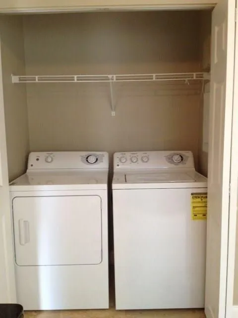 6980 Roswell Road Ne Unit A2, Atlanta, Georgia 30328, 3 Bedrooms Bedrooms, ,2 BathroomsBathrooms,Residential,Sold,6980 Roswell Road Ne Unit A2,5906132