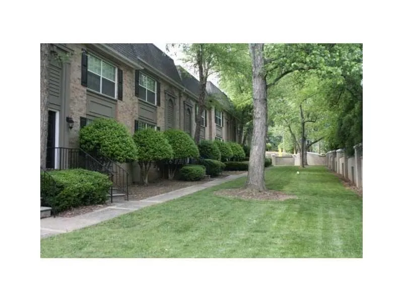 6980 Roswell Road Ne Unit A2, Atlanta, Georgia 30328, 3 Bedrooms Bedrooms, ,2 BathroomsBathrooms,Residential,Sold,6980 Roswell Road Ne Unit A2,5906132