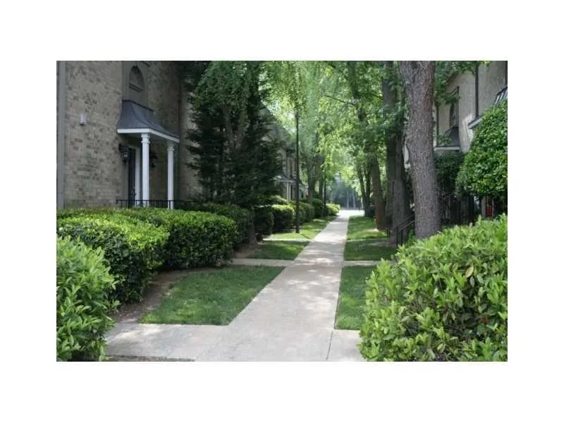 6980 Roswell Road Ne Unit A2, Atlanta, Georgia 30328, 3 Bedrooms Bedrooms, ,2 BathroomsBathrooms,Residential,Sold,6980 Roswell Road Ne Unit A2,5906132