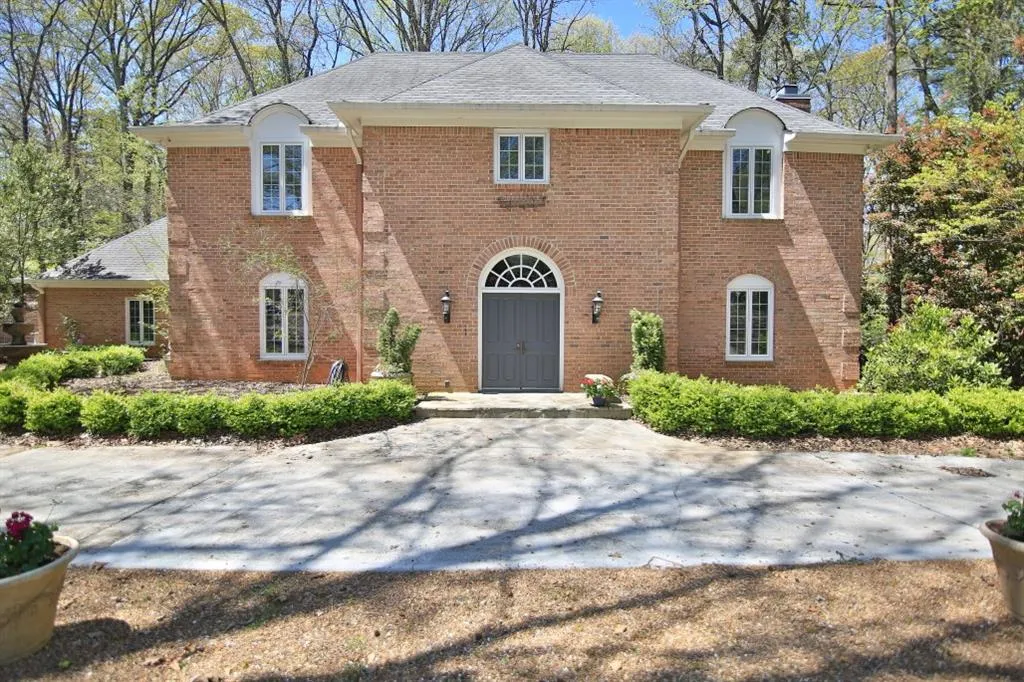 300 Skyridge Drive, Sandy Springs, Georgia 30350, 4 Bedrooms Bedrooms, ,3 BathroomsBathrooms,Residential,Sold,300 Skyridge Drive,5982151