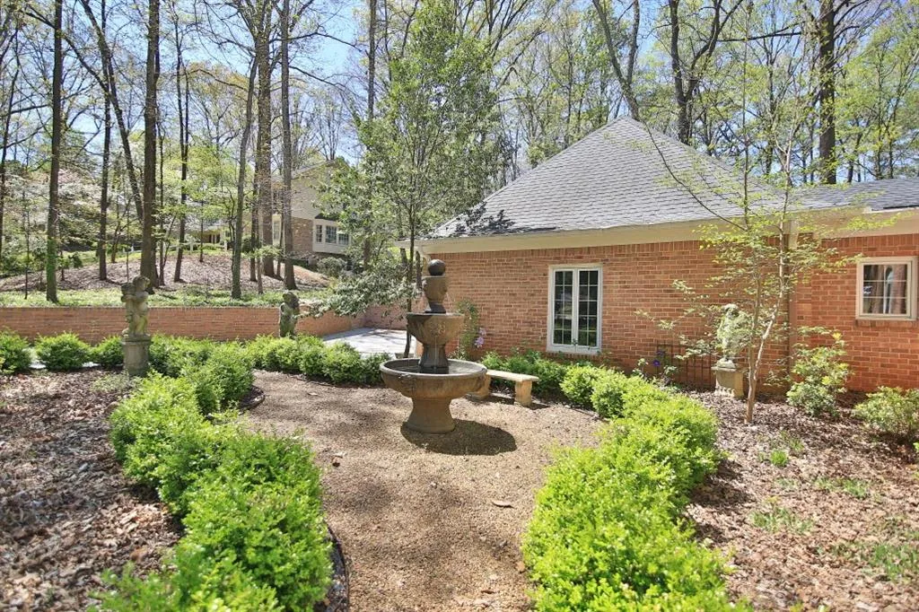 300 Skyridge Drive, Sandy Springs, Georgia 30350, 4 Bedrooms Bedrooms, ,3 BathroomsBathrooms,Residential,Sold,300 Skyridge Drive,5982151