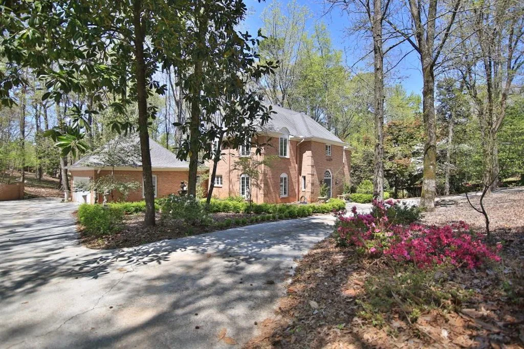 300 Skyridge Drive, Sandy Springs, Georgia 30350, 4 Bedrooms Bedrooms, ,3 BathroomsBathrooms,Residential,Sold,300 Skyridge Drive,5982151
