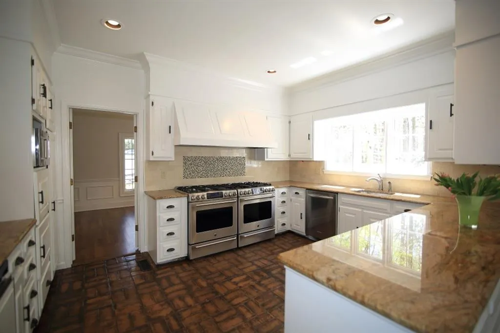300 Skyridge Drive, Sandy Springs, Georgia 30350, 4 Bedrooms Bedrooms, ,3 BathroomsBathrooms,Residential,Sold,300 Skyridge Drive,5982151