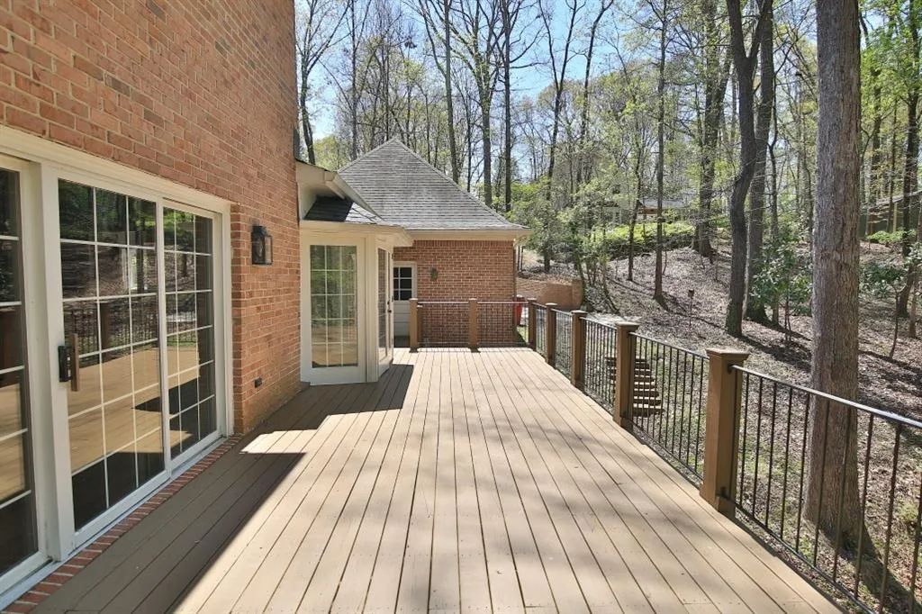 300 Skyridge Drive, Sandy Springs, Georgia 30350, 4 Bedrooms Bedrooms, ,3 BathroomsBathrooms,Residential,Sold,300 Skyridge Drive,5982151