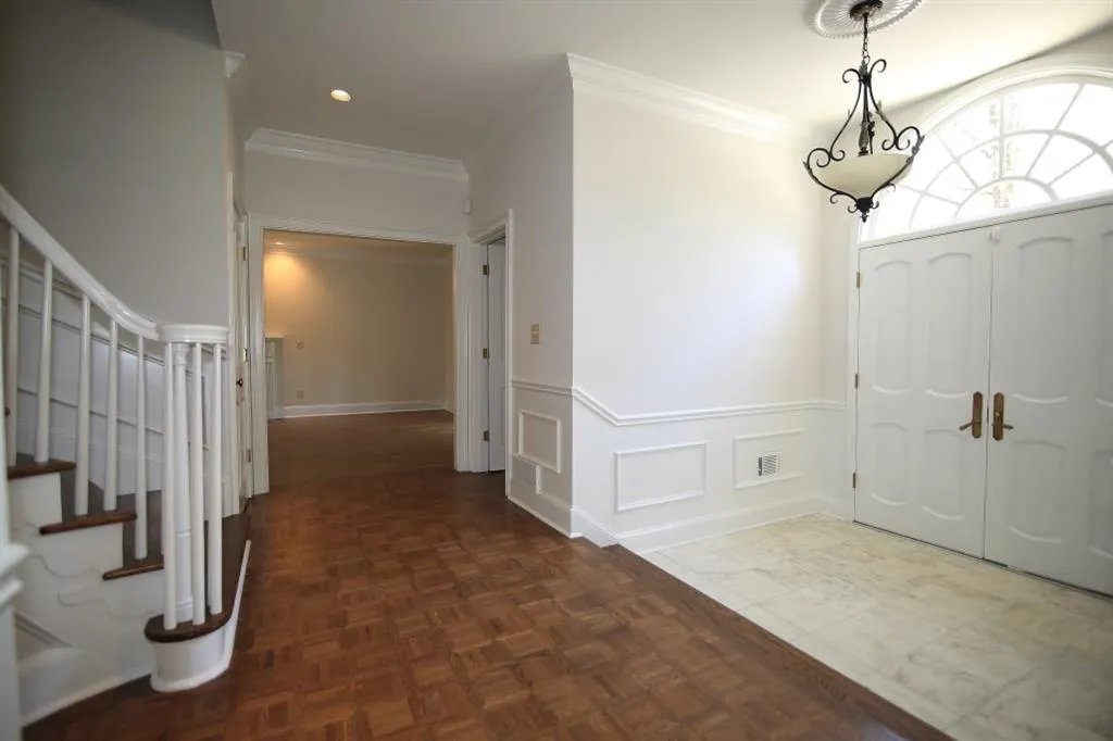 300 Skyridge Drive, Sandy Springs, Georgia 30350, 4 Bedrooms Bedrooms, ,3 BathroomsBathrooms,Residential,Sold,300 Skyridge Drive,5982151
