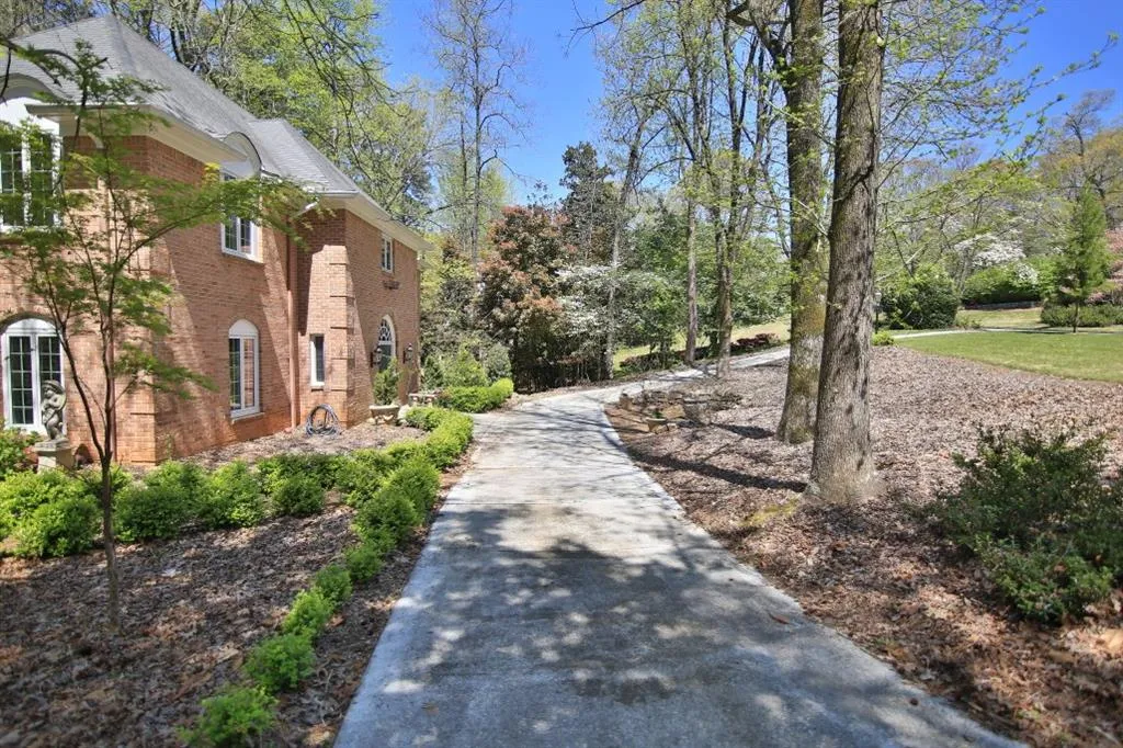 300 Skyridge Drive, Sandy Springs, Georgia 30350, 4 Bedrooms Bedrooms, ,3 BathroomsBathrooms,Residential,Sold,300 Skyridge Drive,5982151