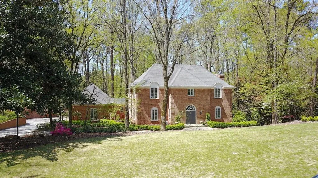 300 Skyridge Drive, Sandy Springs, Georgia 30350, 4 Bedrooms Bedrooms, ,3 BathroomsBathrooms,Residential,Sold,300 Skyridge Drive,5982151