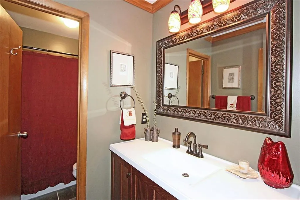 225 Marsh Glen Point, Atlanta, Georgia 30328, 3 Bedrooms Bedrooms, ,3 BathroomsBathrooms,Residential,Sold,225 Marsh Glen Point,5647003