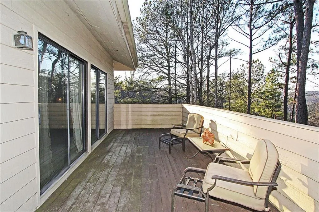 225 Marsh Glen Point, Atlanta, Georgia 30328, 3 Bedrooms Bedrooms, ,3 BathroomsBathrooms,Residential,Sold,225 Marsh Glen Point,5647003