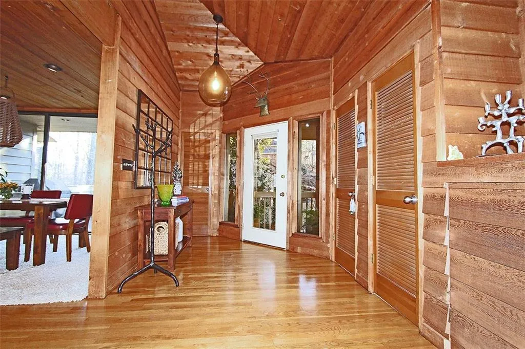 225 Marsh Glen Point, Atlanta, Georgia 30328, 3 Bedrooms Bedrooms, ,3 BathroomsBathrooms,Residential,Sold,225 Marsh Glen Point,5647003