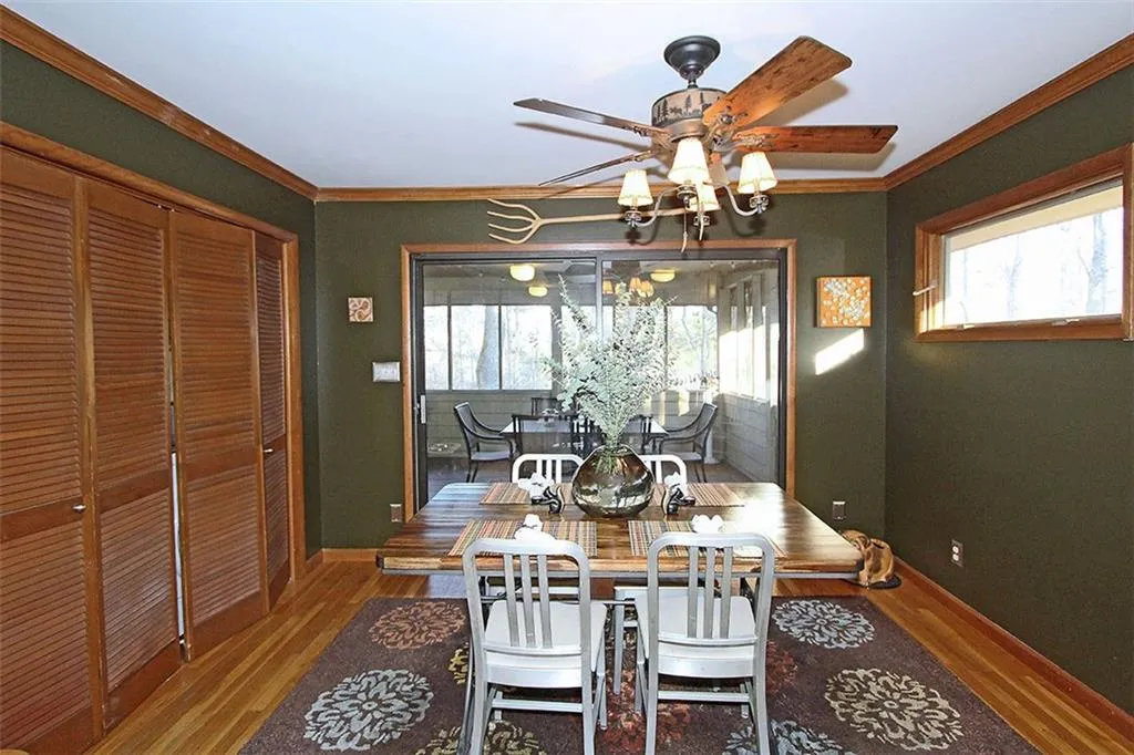 225 Marsh Glen Point, Atlanta, Georgia 30328, 3 Bedrooms Bedrooms, ,3 BathroomsBathrooms,Residential,Sold,225 Marsh Glen Point,5647003