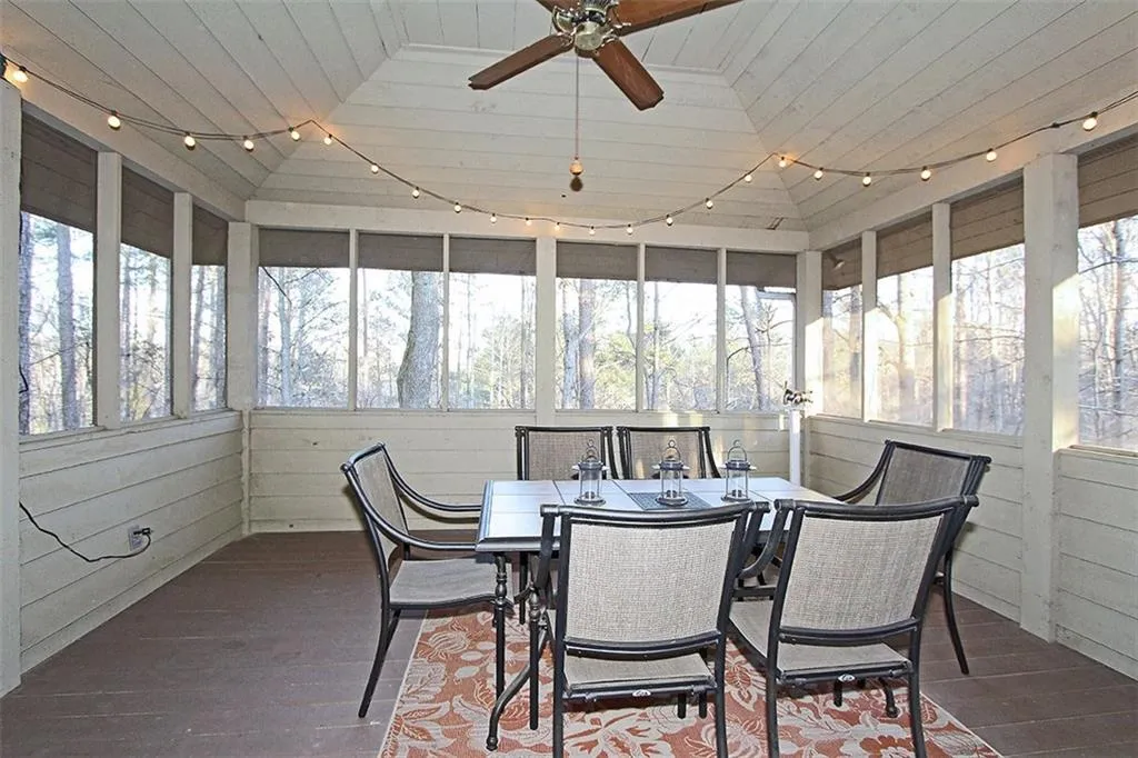 225 Marsh Glen Point, Atlanta, Georgia 30328, 3 Bedrooms Bedrooms, ,3 BathroomsBathrooms,Residential,Sold,225 Marsh Glen Point,5647003