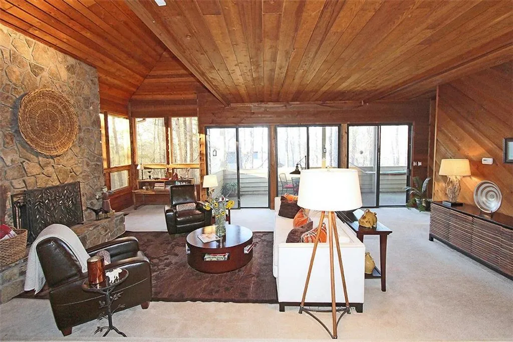 225 Marsh Glen Point, Atlanta, Georgia 30328, 3 Bedrooms Bedrooms, ,3 BathroomsBathrooms,Residential,Sold,225 Marsh Glen Point,5647003
