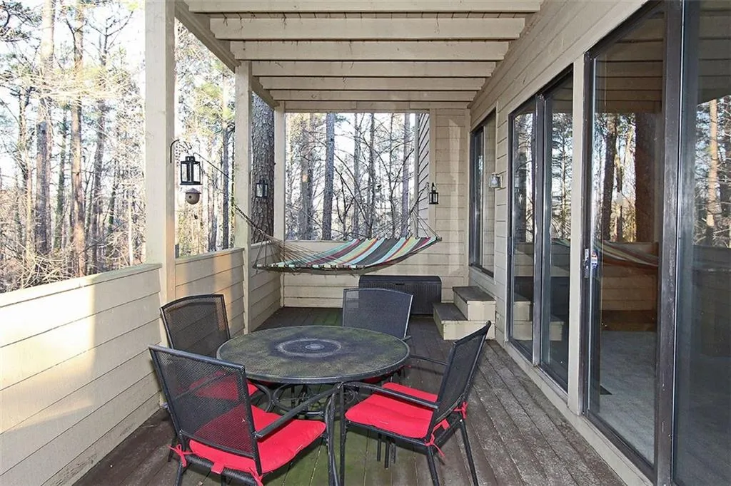 225 Marsh Glen Point, Atlanta, Georgia 30328, 3 Bedrooms Bedrooms, ,3 BathroomsBathrooms,Residential,Sold,225 Marsh Glen Point,5647003