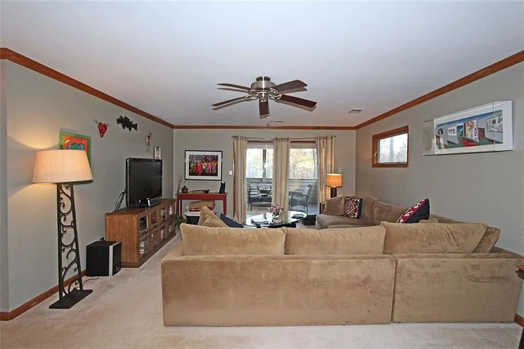 225 Marsh Glen Point, Atlanta, Georgia 30328, 3 Bedrooms Bedrooms, ,3 BathroomsBathrooms,Residential,Sold,225 Marsh Glen Point,5647003