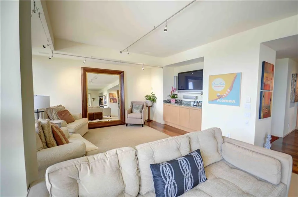 147 15th Street Ne Unit 7d, Atlanta, Georgia 30309, 2 Bedrooms Bedrooms, ,2 BathroomsBathrooms,Residential,Sold,147 15th Street Ne Unit 7d,5716754
