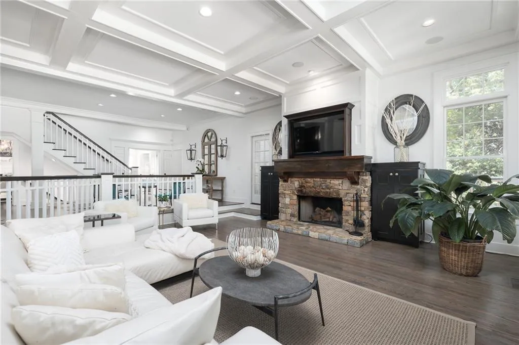 4711 Dudley Lane, Sandy Springs, Georgia 30327, 5 Bedrooms Bedrooms, ,6 BathroomsBathrooms,Residential,Sold,4711 Dudley Lane,7129032