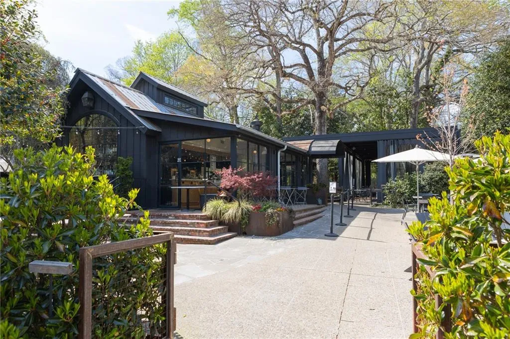 4711 Dudley Lane, Sandy Springs, Georgia 30327, 5 Bedrooms Bedrooms, ,6 BathroomsBathrooms,Residential,Sold,4711 Dudley Lane,7129032