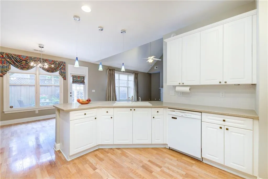 6315 Glen Oaks Lane, Atlanta, Georgia 30328, 3 Bedrooms Bedrooms, ,2 BathroomsBathrooms,Residential,Sold,6315 Glen Oaks Lane,6520773